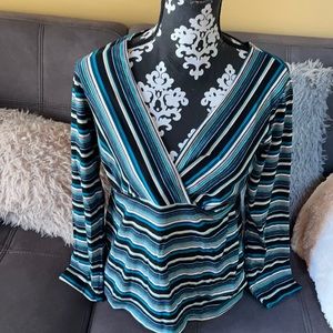 MOTHERHOOD Maternity V-Neck Top Size Medium